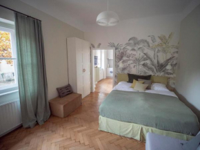 Green flat-garden view - beside KF UNI – parking included Graz